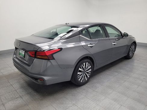 Used 2025 Nissan Altima 2.5 SV FWD image 10