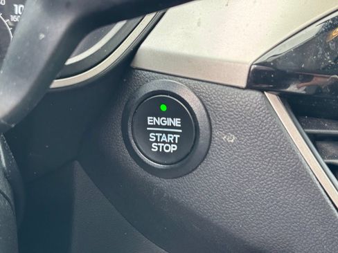Used 2022 Ford Escape SE w/ Cold Weather Package FWD image 8