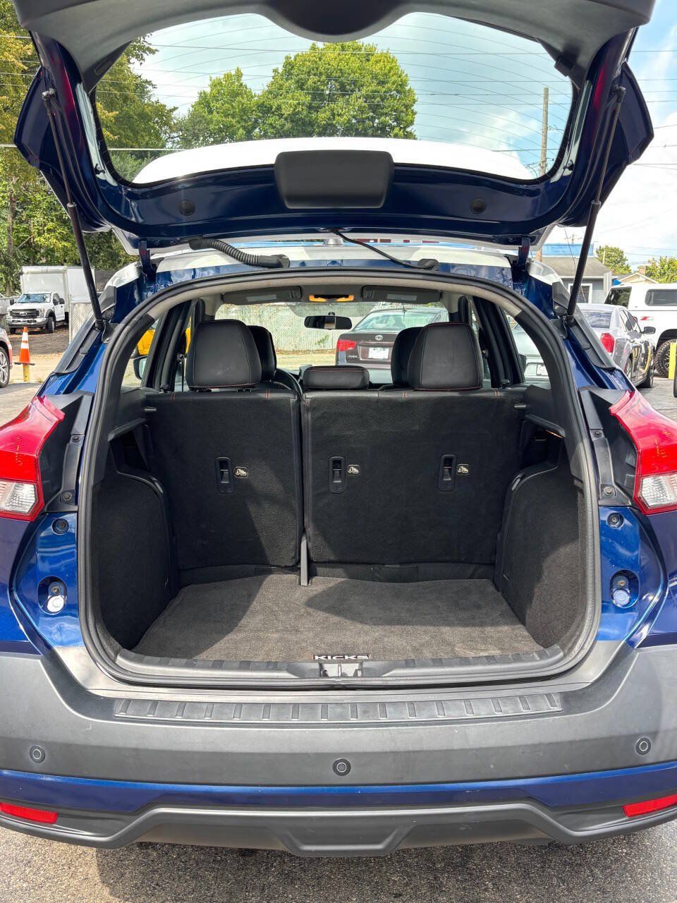 Used 2019 Nissan Kicks SR w/ SR Premium Package FWD image 14