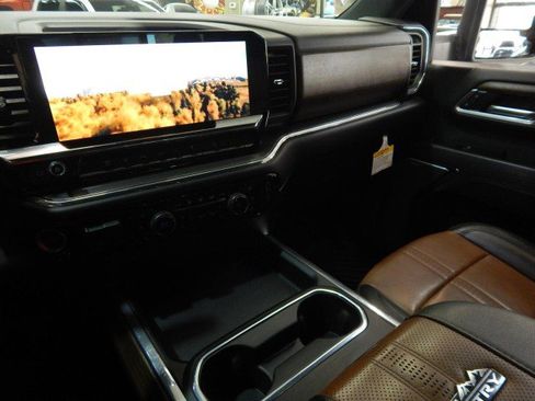 Used 2025 Chevrolet Silverado 2500 High Country w/ High Country Premium Package image 26