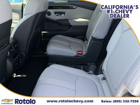 Used 2025 Honda Pilot Touring image 13