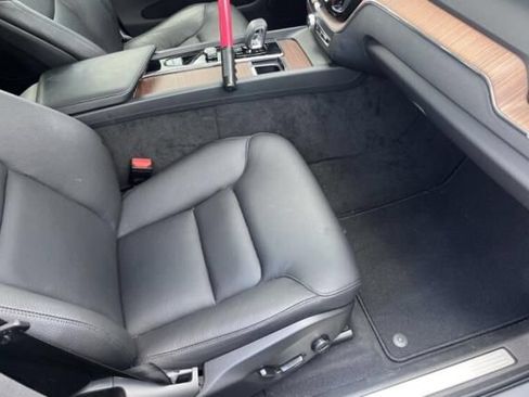 Used 2024 Volvo XC60 B5 Plus w/ Climate Package AWD/4WD image 4
