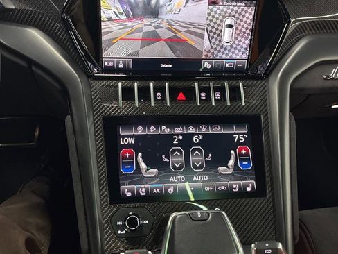 Used 2021 Lamborghini Urus AWD/4WD image 26