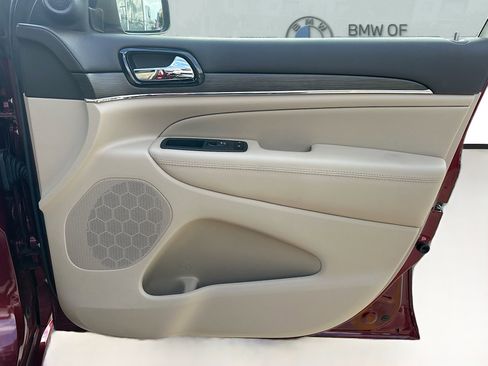 Used 2020 Jeep Grand Cherokee Overland image 36