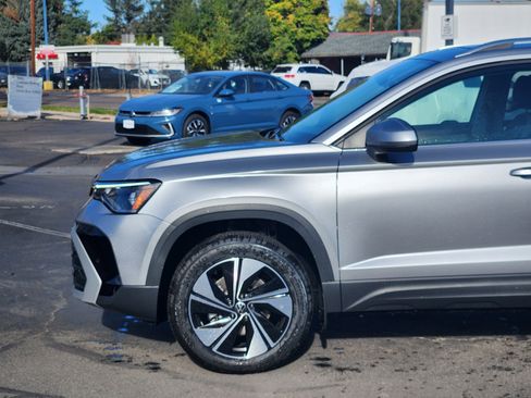 New 2025 Volkswagen Taos SE AWD/4WD image 2