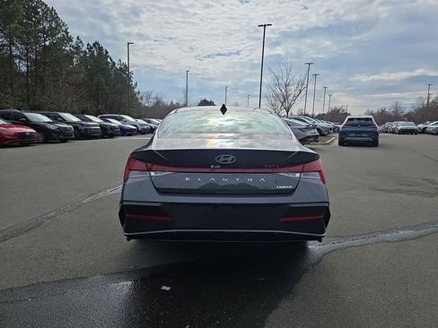 New 2026 Hyundai Elantra Limited FWD image 15