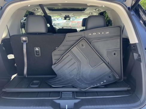 Used 2025 Honda Pilot Elite image 10