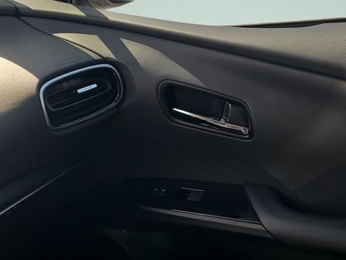 Certified 2021 Toyota Prius XLE FWD image 13