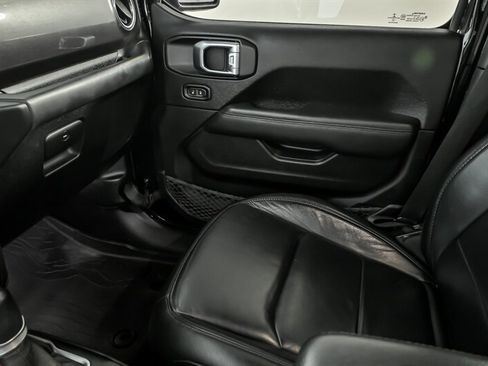 Used 2019 Jeep Wrangler Unlimited Sahara image 35