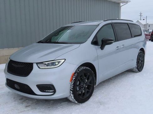 New 2026 Chrysler Pacifica Select image 6