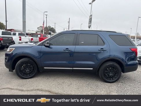 Used 2016 Ford Explorer XLT w/ Equipment Group 202A image 5