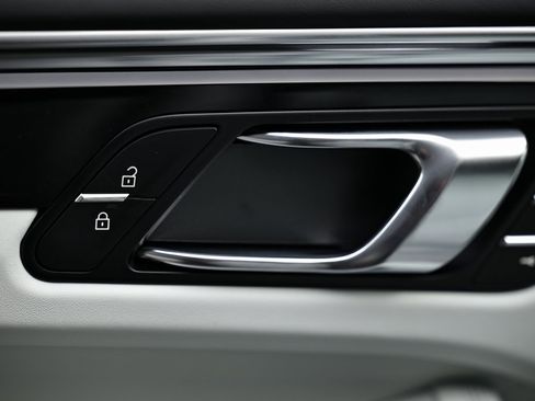 New 2026 Porsche Macan image 22