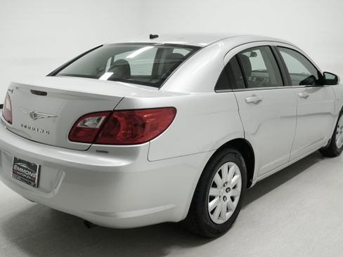 Used 2010 Chrysler Sebring Touring image 4