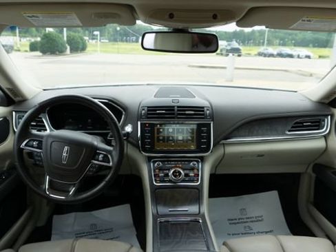 Used 2018 Lincoln Continental Select FWD image 12