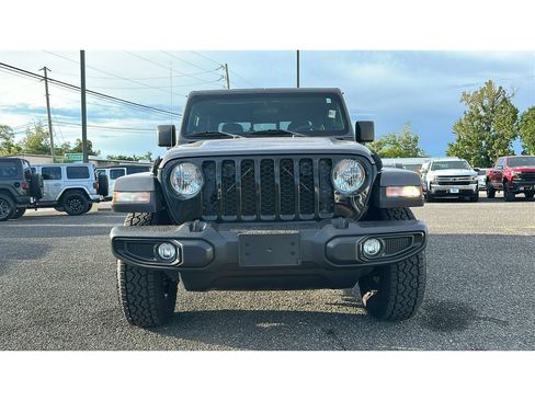 Used 2023 Jeep Gladiator Sport AWD/4WD image 9