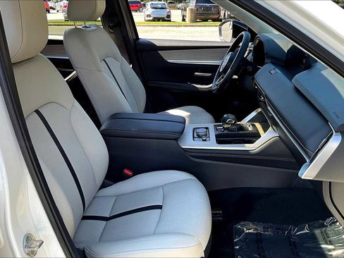 Used 2025 MAZDA CX-70 Plug-In Hybrid w/ Premium Pkg image 8