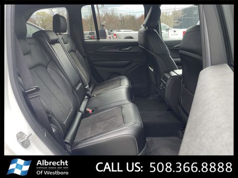 New 2025 Jeep Grand Cherokee Altitude image 18