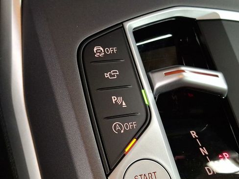 Used 2025 BMW 230i xDrive Coupe w/ Premium Package image 21