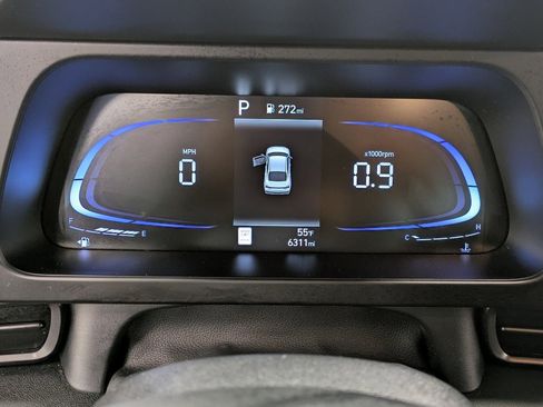 Certified 2025 Hyundai Elantra Sport image 14