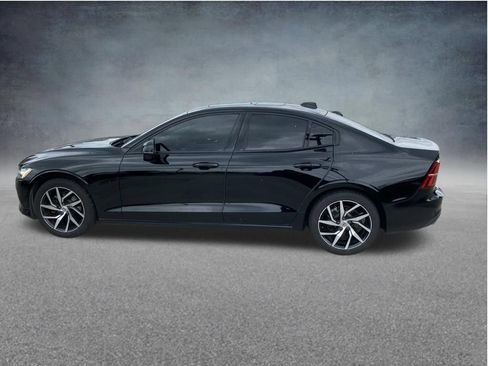 Used 2020 Volvo S60 T5 Momentum FWD image 11
