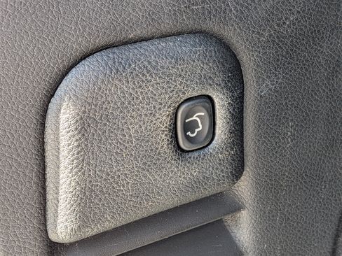 Used 2018 Jeep Grand Cherokee Altitude RWD image 14