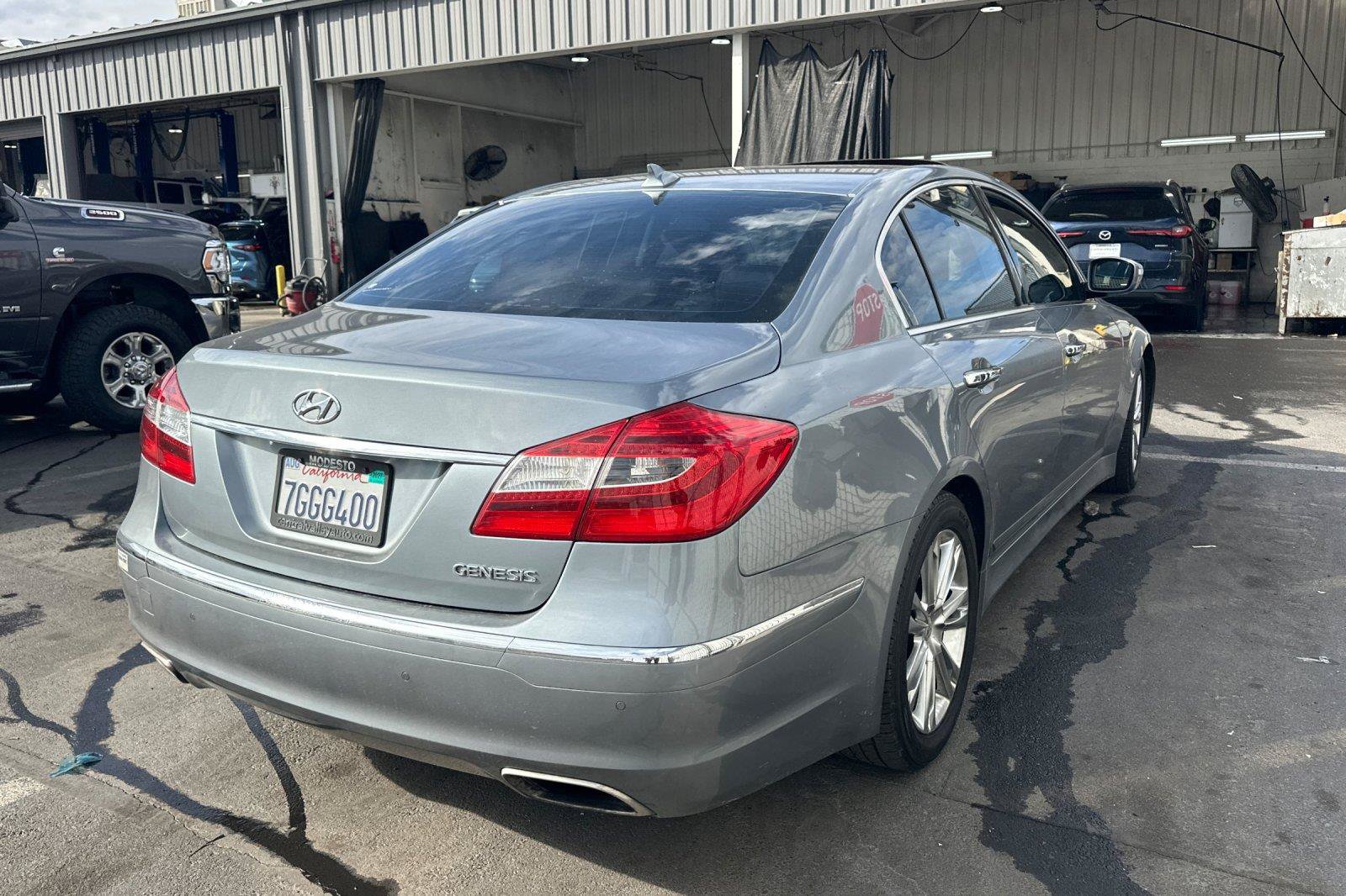 Used 2014 Hyundai Genesis 3.8 w/ Technology Package 03 RWD image 5