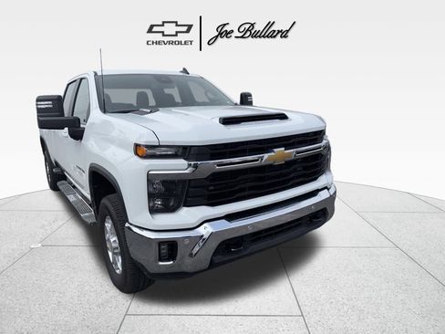 Used 2025 Chevrolet Silverado 3500 LT w/ Safety Package image 4