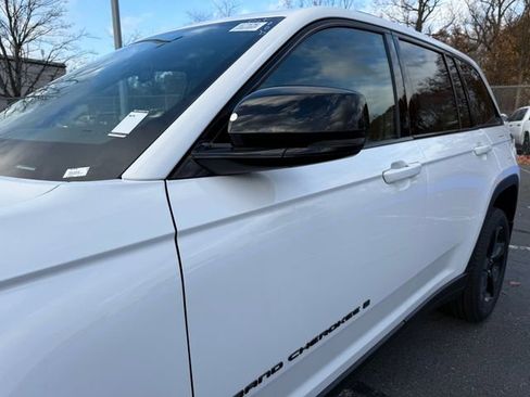 New 2025 Jeep Grand Cherokee Limited w/ Black Appearance Package image 4