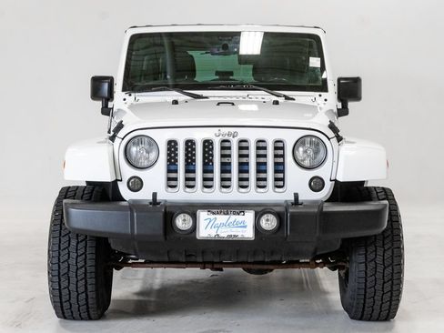 Used 2018 Jeep Wrangler Unlimited Sahara w/ Connectivity Group AWD/4WD image 5