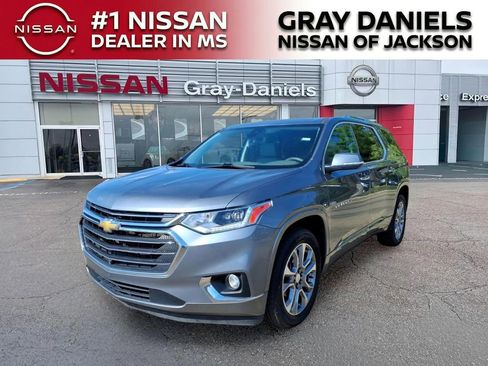 Used 2021 Chevrolet Traverse Premier FWD image 3