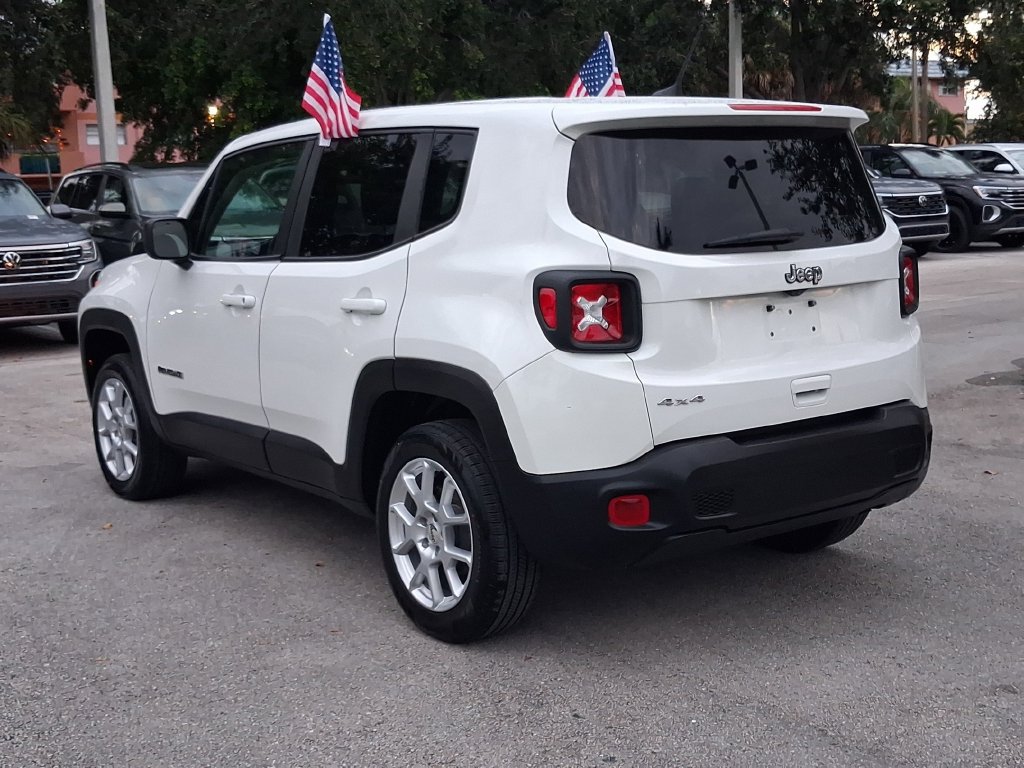 Used 2023 Jeep Renegade Latitude AWD/4WD image 7