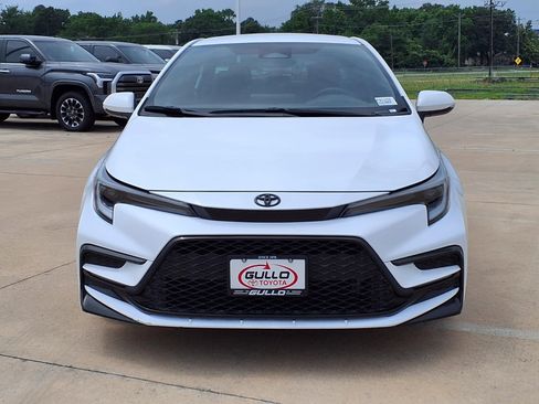 Certified 2025 Toyota Corolla SE FWD image 4
