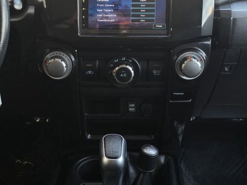 Used 2018 Toyota 4Runner TRD Off-Road Premium AWD/4WD image 17