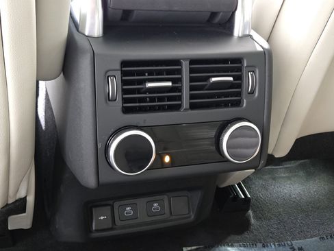 Used 2025 Land Rover Discovery S image 14