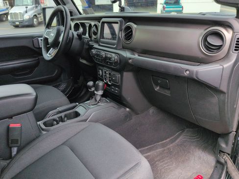 Used 2020 Jeep Gladiator Sport w/ Quick Order Package 24S AWD/4WD image 28