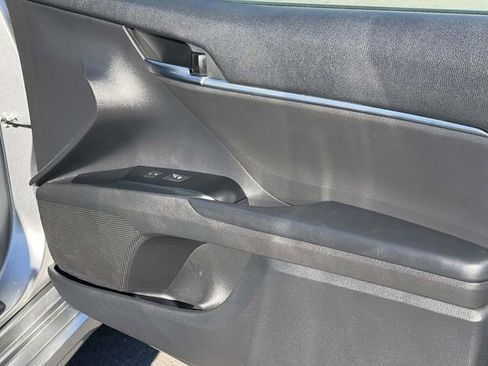 Used 2020 Toyota Camry SE image 8