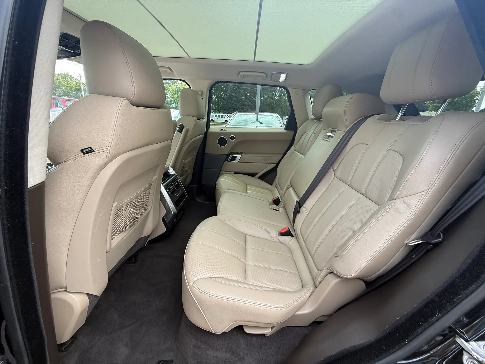 Used 2017 Land Rover Range Rover Sport SE AWD/4WD image 16
