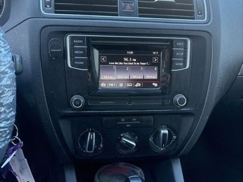 Used 2017 Volkswagen Jetta S image 11