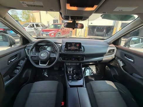 Used 2023 Nissan Rogue SV FWD image 15