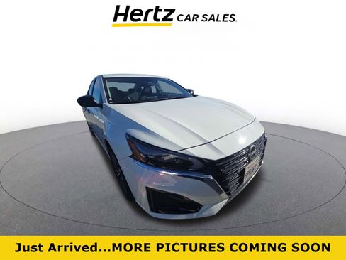 Used 2025 Nissan Altima 2.5 SV image 1