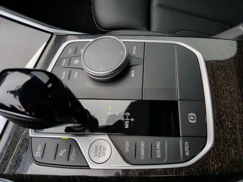 Used 2022 BMW 330i Sedan w/ Driving Assistance Package image 22