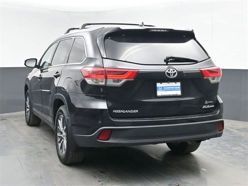 Used 2019 Toyota Highlander XLE image 13
