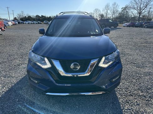 Used 2019 Nissan Rogue SV w/ Premium Package image 2