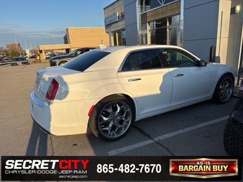 Used 2017 Chrysler 300 C image 6