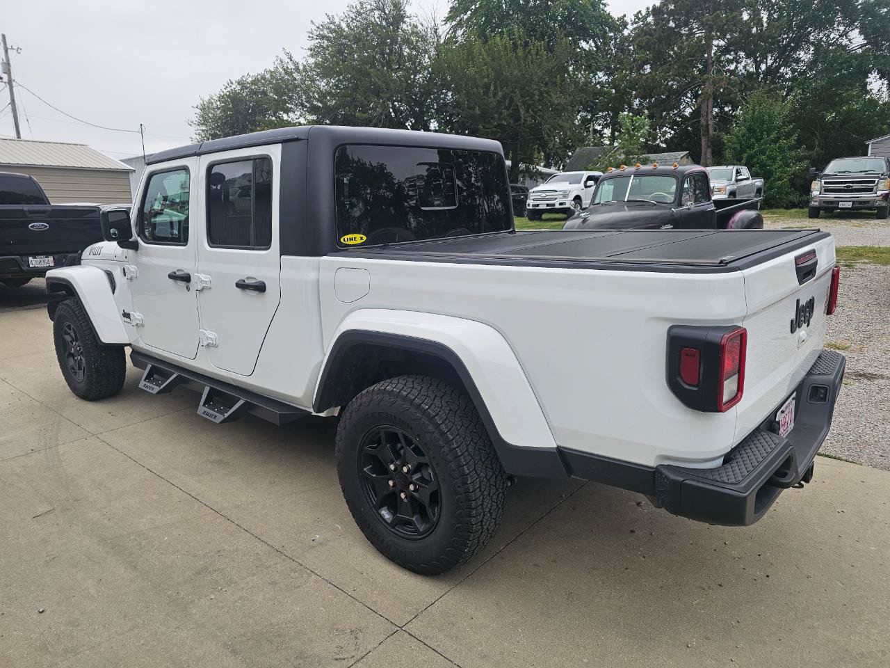 Used 2023 Jeep Gladiator Sport AWD/4WD image 4