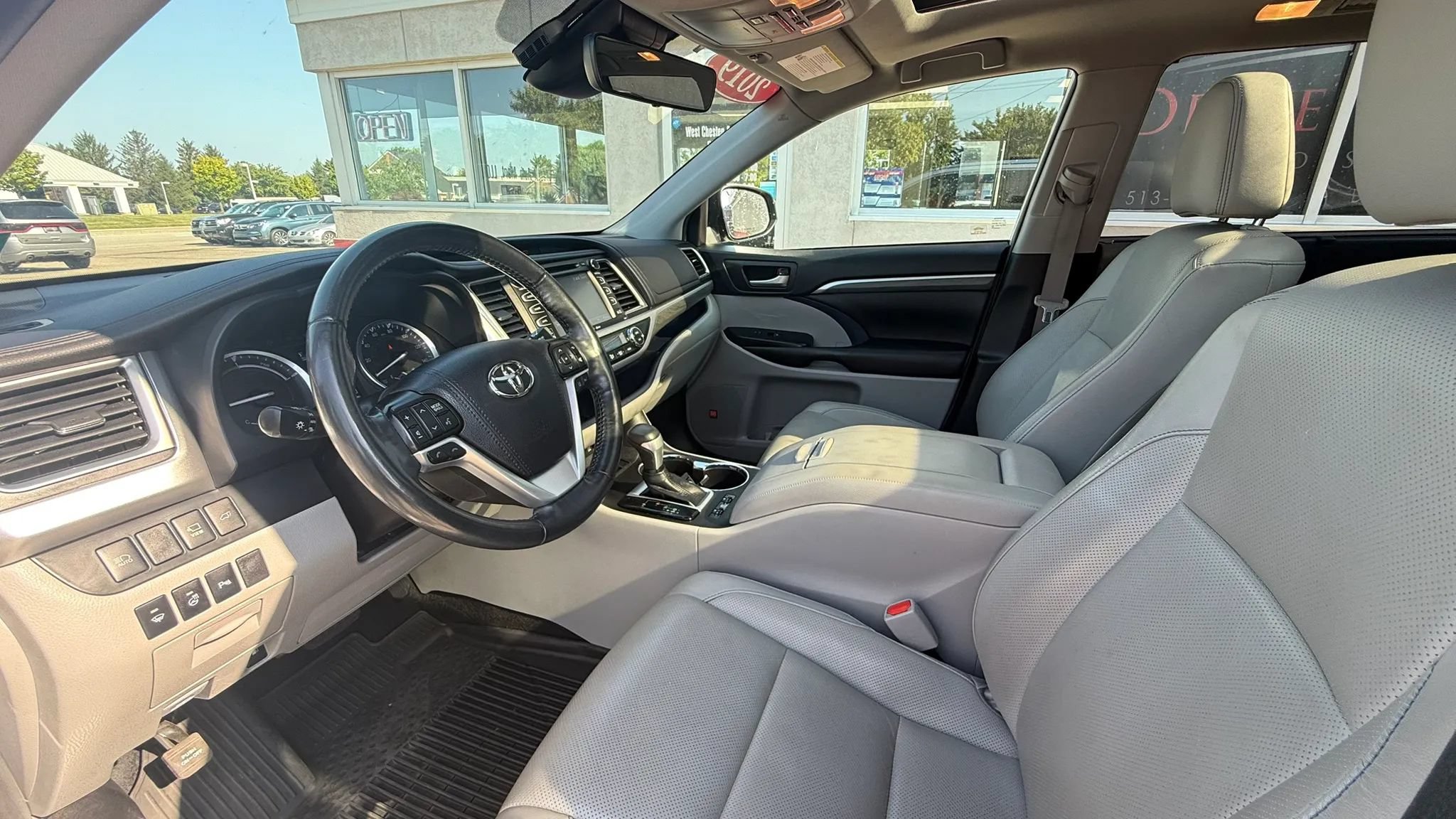 Used 2019 Toyota Highlander Limited Platinum AWD/4WD image 9