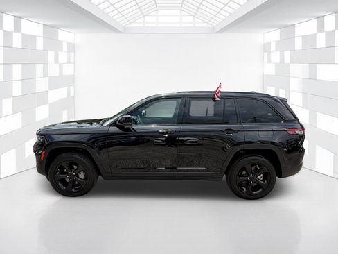 Used 2025 Jeep Grand Cherokee Limited w/ Black Appearance Package RWD image 4