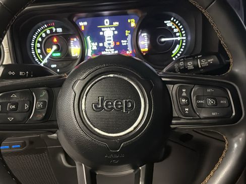 Used 2024 Jeep Wrangler Unlimited w/ Convenience Group AWD/4WD image 11