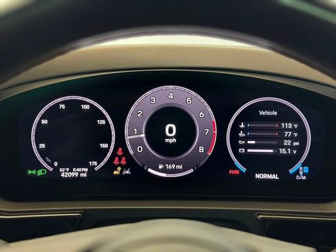 Used 2024 Porsche Cayenne Coupe image 14