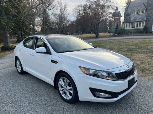 Used 2013 Kia Optima EX w/ Premium Pkg image 2